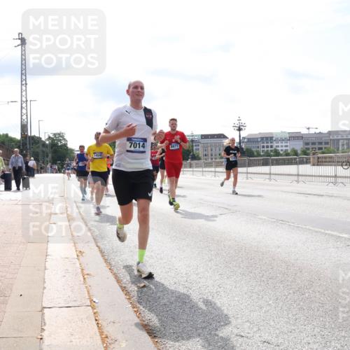 29.06.2025 - hella hamburg halbmarathon Lena Gebhardt http://msf.ph/oto/8317117 29.06.2025 10:12:37 Lombardsbrücke 14540, 7014, 8971, 1062, 1249, 1610, 1785, 1850, 1851, 1939, 2531, 2661, 2891, 2963, 2964, 3182, 3248, 3262, 3746, 4453, 4499, 4554, 5150, 5166, 5176, 5597, 5598, 6207, 6822, 6871, 6966, 7014, 7474, 7907, 8917, 8971, 9253, 9254, 9405, 9705, 10067, 10581, 10685, 11025, 11509, 12456, 13566, 13816, 14060, 14313, 14540, 14863, 14868, 14869, 15012, 15369, 16379, 16473, 16826, 16911, 17061, 17994, 18178, 18429, 18493, 18530 meine-sportfotos.de
