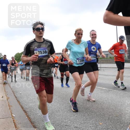 29.06.2025 - hella hamburg halbmarathon Lena Gebhardt http://msf.ph/oto/8317134 29.06.2025 10:47:11 Lombardsbrücke 743, 1720, 5111, 18, 403, 5114, 2538, 1593, 1073, 1286, 2258, 2211, 7, 23, 1073, 1185, 1286, 1363, 1463, 1523, 1593, 1607, 1704, 1720, 1961, 1999, 2148, 2162, 2211, 2320, 2327, 2407, 2537, 2555, 2556, 2665, 2981, 2994, 3277, 3406, 3407, 3823, 4184, 4239, 4325, 4342, 4483, 4806, 4895, 4974, 4975, 5111, 5114, 5700, 5796, 5895, 5953, 6255, 6256, 6485, 6496, 6740, 6879, 6995, 7073, 7403, 7412, 7430, 7431, 7630, 7631, 7827, 8105, 8131, 8486, 8553, 8684, 8706, 8915, 8953, 8967, 9018 meine-sportfotos.de