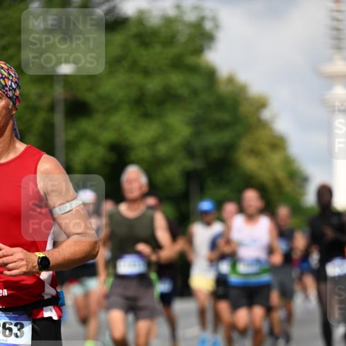 29.06.2025 - hella hamburg halbmarathon Dr. Thomas Lammeyer http://msf.ph/oto/8317138 29.06.2025 09:55:14 Kennedybrücke 1570, 1903, 1920, 1941, 2653, 2880, 3523, 4297, 4843, 4991, 4999, 5014, 5129, 5375, 5410, 6490, 6770, 7092, 7105, 7363, 7962, 8074, 8346, 8359, 8871, 8900, 9114, 9358, 9364, 9380, 10319, 10375, 10480, 10669, 11417 meine-sportfotos.de