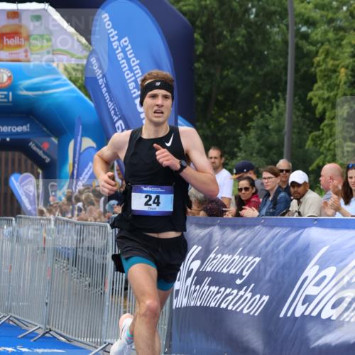 29.06.2025 - hella hamburg halbmarathon Strokosch-Dieckow http://msf.ph/oto/8317141 29.06.2025 10:05:59 Ziel 24 meine-sportfotos.de