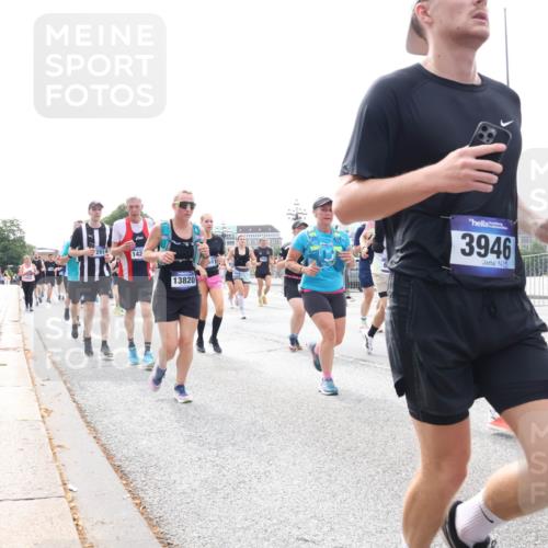 29.06.2025 - hella hamburg halbmarathon Lena Gebhardt http://msf.ph/oto/8317184 29.06.2025 10:22:30 Lombardsbrücke 291, 142, 13820, 3946, 1003, 1187, 1419, 1598, 1963, 2009, 2022, 2063, 2294, 2351, 2479, 2514, 2744, 2766, 2886, 3003, 3050, 3108, 3172, 3430, 3457, 3458, 3511, 3600, 3601, 3768, 3910, 3946, 4113, 4114, 4131, 4366, 4556, 4559, 4829, 4969, 4970, 5079, 5223, 5343, 5798, 5838, 6030, 6048, 6049, 6303, 6307, 6347, 6820, 6826, 6881, 6899, 6977, 7097, 7188, 7190, 7276, 7529, 7794, 7925, 8355, 8431, 8511, 8855, 8860, 8884, 8931, 8954, 9256, 10826, 14801 meine-sportfotos.de