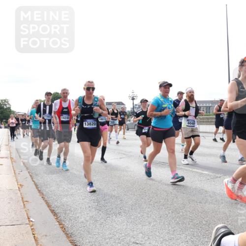 29.06.2025 - hella hamburg halbmarathon Lena Gebhardt http://msf.ph/oto/8317215 29.06.2025 10:22:30 Lombardsbrücke 17291, 14240, 13820, 18611, 15, 6049, 413, 1003, 1187, 1419, 1598, 1963, 2009, 2022, 2063, 2294, 2351, 2479, 2514, 2744, 2766, 2886, 3003, 3050, 3108, 3172, 3430, 3457, 3458, 3511, 3600, 3601, 3768, 3910, 3946, 4113, 4114, 4131, 4366, 4556, 4559, 4829, 4969, 4970, 5079, 5223, 5343, 5798, 5838, 6030, 6048, 6049, 6303, 6307, 6347, 6820, 6826, 6881, 6899, 6977, 7097, 7188, 7190, 7276, 7529, 7794, 7925, 8355, 8431, 8511, 8855, 8860, 8884, 8931, 8954, 9256, 10826, 14801 meine-sportfotos.de