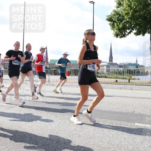 29.06.2025 - hella hamburg halbmarathon Lena Gebhardt http://msf.ph/oto/8317216 29.06.2025 10:00:00 Lombardsbrücke 1778, 170, 6602, 18590, 1175, 1006, 1125, 1180, 1239, 1264, 1334, 1834, 1914, 1955, 2099, 2159, 2348, 2364, 2391, 2432, 2447, 2582, 2584, 2676, 2677, 2910, 3181, 3279, 3668, 3836, 3898, 4013, 4231, 4426, 4632, 4772, 4796, 4837, 5015, 5134, 5272, 5277, 5341, 6104, 6174, 6201, 6202, 6462, 6581, 6587, 8330, 8520, 8846, 9142, 9488, 9907, 9984, 10031, 11039, 11568, 11844 meine-sportfotos.de