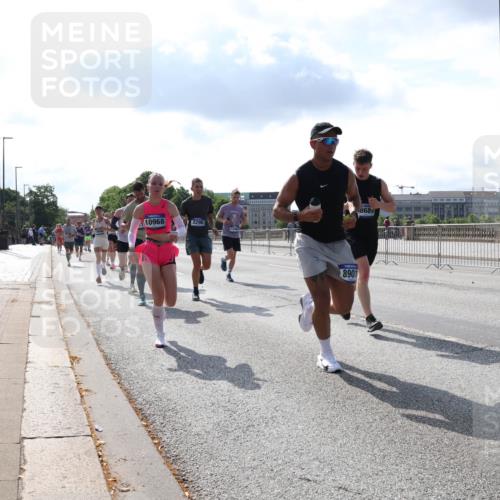 29.06.2025 - hella hamburg halbmarathon Lena Gebhardt http://msf.ph/oto/8317230 29.06.2025 09:47:44 Lombardsbrücke 10968, 2296, 8901, 868, 1002, 1164, 1217, 1407, 1562, 1910, 2121, 2196, 2228, 2296, 2404, 2774, 2851, 3783, 4246, 4602, 4740, 5092, 5923, 5961, 6473, 6915, 7972, 8084, 8366, 8395, 8901, 9171, 9178, 9508, 9944, 10384, 10968, 11019, 11559, 11745, 11806, 12137, 12462, 12704, 12751, 12865, 13029, 13419, 13514, 13798, 13854, 13972, 14387, 14459, 14601, 14934, 14952, 15261, 15965, 16123, 16964, 17154, 18419 meine-sportfotos.de