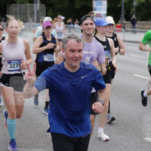 29.06.2025 - hella hamburg halbmarathon Jannik Wohlers http://msf.ph/oto/8317235 29.06.2025 10:38:59 Lombardsbrücke 1760, 1856, 1883, 2092, 2843, 2893, 3275, 3353, 3727, 4523, 4603, 4659, 4855, 4882, 6321, 6342, 6343, 6748, 7341, 7501, 7506, 7524, 7684, 8203, 8243, 8995, 9393, 9420, 9446, 9569, 9698, 10001, 10512, 10516, 10626, 10627, 10849, 10888, 11129, 11313, 11381, 11382, 11461, 11533, 11729, 12217, 12391, 13178, 13461, 13519, 14111, 14114, 14299, 14871, 14956, 15112, 15262, 15433, 15536, 15765, 16178, 16382, 16866, 16869, 16884, 17368, 17536, 17666 meine-sportfotos.de
