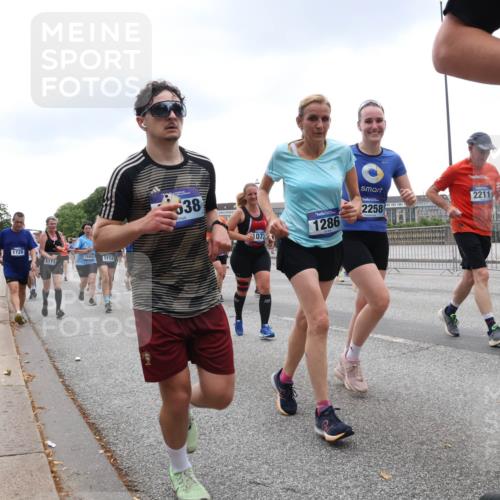 29.06.2025 - hella hamburg halbmarathon Lena Gebhardt http://msf.ph/oto/8317236 29.06.2025 10:47:11 Lombardsbrücke 1720, 18403, 5114, 5111, 38, 073, 1286, 2258, 2211, 1073, 1185, 1286, 1363, 1463, 1523, 1593, 1607, 1704, 1720, 1961, 1999, 2148, 2162, 2211, 2320, 2327, 2407, 2537, 2555, 2556, 2665, 2981, 2994, 3277, 3406, 3407, 3823, 4184, 4239, 4325, 4342, 4483, 4806, 4895, 4974, 4975, 5111, 5114, 5700, 5796, 5895, 5953, 6255, 6256, 6485, 6496, 6740, 6879, 6995, 7073, 7403, 7412, 7430, 7431, 7630, 7631, 7827, 8105, 8131, 8486, 8553, 8684, 8706, 8915, 8953, 8967, 9018 meine-sportfotos.de