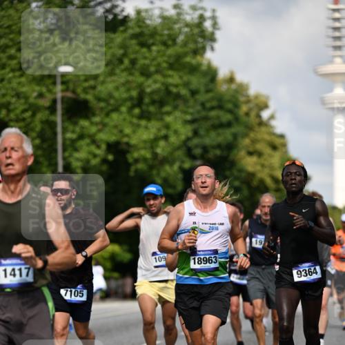 29.06.2025 - hella hamburg halbmarathon Dr. Thomas Lammeyer http://msf.ph/oto/8317243 29.06.2025 09:55:15 Kennedybrücke 1570, 1903, 1920, 1941, 2653, 2880, 3437, 3523, 4297, 4991, 4999, 5014, 5129, 5410, 6490, 6770, 7092, 7105, 7363, 7962, 8074, 8346, 8359, 8871, 8900, 9114, 9358, 9364, 9380, 10319, 10375, 10480, 10669, 11021, 11417 meine-sportfotos.de
