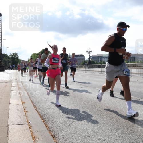 29.06.2025 - hella hamburg halbmarathon Lena Gebhardt http://msf.ph/oto/8317268 29.06.2025 09:47:44 Lombardsbrücke 146, 10968, 2296, 8901, 1002, 1164, 1217, 1407, 1562, 1910, 2121, 2196, 2228, 2296, 2404, 2774, 2851, 3783, 4246, 4602, 4740, 5092, 5923, 5961, 6473, 6915, 7972, 8084, 8366, 8395, 8901, 9171, 9178, 9508, 9944, 10384, 10968, 11019, 11559, 11745, 11806, 12137, 12462, 12704, 12751, 12865, 13029, 13419, 13514, 13798, 13854, 13972, 14387, 14459, 14601, 14934, 14952, 15261, 15965, 16123, 16964, 17154, 18419 meine-sportfotos.de