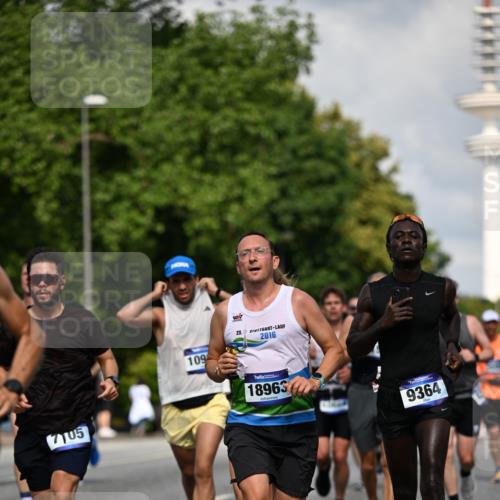 29.06.2025 - hella hamburg halbmarathon Dr. Thomas Lammeyer http://msf.ph/oto/8317306 29.06.2025 09:55:16 Kennedybrücke 1312, 1570, 1903, 1920, 1941, 2653, 2880, 3437, 3523, 4297, 4991, 4999, 5014, 5129, 5410, 5987, 6490, 6770, 7092, 7105, 7363, 7962, 8074, 8346, 8359, 8871, 8900, 9114, 9358, 9364, 9380, 10319, 10375, 10480, 10669, 11021, 11417 meine-sportfotos.de