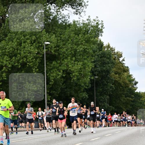 29.06.2025 - hella hamburg halbmarathon Dr. Thomas Lammeyer http://msf.ph/oto/8317323 29.06.2025 10:38:49 Kennedybrücke 2355, 2376, 2751, 2801, 3145, 3420, 3829, 4479, 4540, 5453, 5609, 6105, 6171, 6310, 6329, 6843, 7299, 7644, 8021, 8589, 8965, 9379, 9448, 9514, 10674, 11245 meine-sportfotos.de