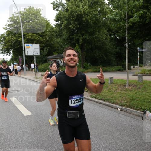 29.06.2025 - hella hamburg halbmarathon Yannick Fuchs http://msf.ph/oto/8317360 29.06.2025 10:50:49 20KM 1485, 1583, 1955, 2034, 2282, 2417, 2676, 3413, 3435, 3836, 4167, 4940, 5033, 5418, 5492, 6272, 6399, 6416, 6835, 7716, 8393, 8542, 8652, 8669, 8825, 9488, 9577, 9727, 9820, 9907, 9934, 10133, 10212, 11043, 11083, 11212, 11590, 11612, 12014, 12348, 12440, 12523, 13394, 13666, 13750, 13863, 14139, 14369, 14678, 15097, 15145, 15431, 15695, 15712, 15726, 16113, 16257, 16261, 16470, 16634, 16830, 16909, 17160, 17617, 17779, 17828, 18208, 18652, 18719, 19091, 19184 meine-sportfotos.de