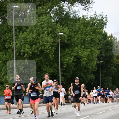 29.06.2025 - hella hamburg halbmarathon Dr. Thomas Lammeyer http://msf.ph/oto/8317367 29.06.2025 10:38:53 Kennedybrücke 2355, 2376, 2751, 2801, 3130, 3420, 4540, 5453, 5609, 6105, 6171, 6310, 6329, 6843, 7299, 7644, 8021, 8589, 8965, 9379, 9448, 10674, 11245 meine-sportfotos.de