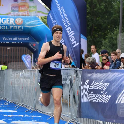 29.06.2025 - hella hamburg halbmarathon Strokosch-Dieckow http://msf.ph/oto/8317368 29.06.2025 10:05:59 Ziel 24 meine-sportfotos.de