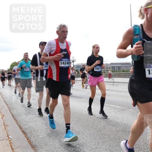 29.06.2025 - hella hamburg halbmarathon Lena Gebhardt http://msf.ph/oto/8317372 29.06.2025 10:22:32 Lombardsbrücke 8511, 291, 14240, 18611, 13820, 5445, 1003, 1029, 1187, 1419, 1598, 2009, 2022, 2063, 2294, 2351, 2479, 2514, 2766, 2886, 3003, 3050, 3108, 3172, 3430, 3457, 3458, 3511, 3600, 3601, 3910, 3946, 4113, 4114, 4131, 4366, 4556, 4559, 4829, 4969, 4970, 5079, 5223, 5343, 5798, 5838, 6030, 6048, 6049, 6303, 6307, 6347, 6820, 6826, 6899, 6977, 7097, 7188, 7190, 7276, 7529, 7794, 7925, 8355, 8431, 8511, 8855, 8884, 8931, 8954, 9256, 10826, 14525, 14801 meine-sportfotos.de