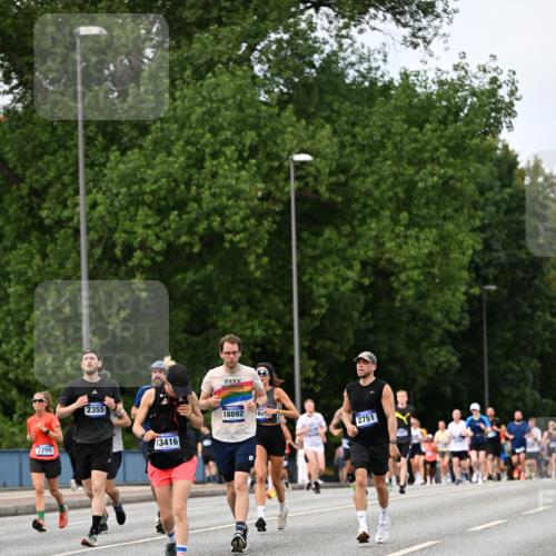 29.06.2025 - hella hamburg halbmarathon Dr. Thomas Lammeyer http://msf.ph/oto/8317375 29.06.2025 10:38:53 Kennedybrücke 2355, 2376, 2751, 2801, 3130, 3420, 4540, 5453, 5609, 6105, 6171, 6310, 6329, 6843, 7299, 7644, 8021, 8589, 8965, 9379, 9448, 10674, 11245 meine-sportfotos.de
