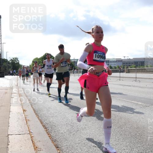 29.06.2025 - hella hamburg halbmarathon Lena Gebhardt http://msf.ph/oto/8317391 29.06.2025 09:47:45 Lombardsbrücke 14601, 2196, 10968, 1002, 1164, 1217, 1407, 1562, 1910, 2121, 2196, 2228, 2296, 2404, 2774, 2851, 3783, 4246, 4602, 4740, 5092, 5923, 5961, 6473, 6915, 7972, 8084, 8366, 8395, 8901, 9171, 9178, 9508, 9944, 10384, 10968, 11019, 11559, 11745, 11806, 12137, 12462, 12704, 12751, 12865, 13029, 13419, 13514, 13798, 13854, 14387, 14459, 14601, 14934, 14952, 15261, 15965, 16123, 16964, 17154, 18419 meine-sportfotos.de