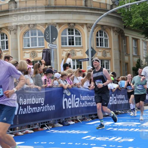 29.06.2025 - hella hamburg halbmarathon Strokosch-Dieckow http://msf.ph/oto/8317406 29.06.2025 10:58:06 Ziel 1563, 1611, 2907, 3141, 4319, 4426, 4579, 6104, 6531, 6892, 8089, 8290, 10036, 10408, 11832, 12773, 13666, 15090, 15125, 15189, 15527, 18068 meine-sportfotos.de