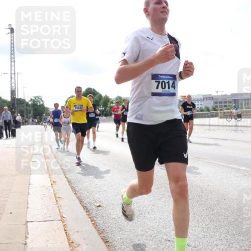 29.06.2025 - hella hamburg halbmarathon Lena Gebhardt http://msf.ph/oto/8317410 29.06.2025 10:12:38 Lombardsbrücke 5150, 1454, 5597, 7014, 1020, 1051, 1249, 1610, 1785, 1850, 1851, 1939, 2531, 2661, 2891, 2963, 2964, 3182, 3248, 3262, 3746, 4453, 4499, 4554, 5150, 5166, 5176, 5597, 5598, 6207, 6822, 6871, 6966, 7014, 7474, 7907, 8917, 8971, 9253, 9254, 9405, 9705, 10067, 10581, 10685, 11025, 11509, 11720, 12456, 13566, 13816, 14313, 14540, 14863, 14868, 14869, 15012, 15369, 16323, 16379, 16473, 16826, 16911, 17061, 17994, 18178, 18429, 18493, 18530 meine-sportfotos.de