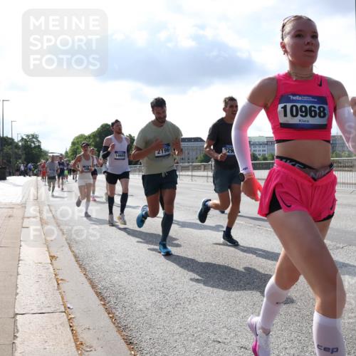 29.06.2025 - hella hamburg halbmarathon Lena Gebhardt http://msf.ph/oto/8317421 29.06.2025 09:47:45 Lombardsbrücke 14601, 2196, 229, 10968, 1002, 1164, 1217, 1407, 1562, 1910, 2121, 2196, 2228, 2296, 2404, 2774, 2851, 3783, 4246, 4602, 4740, 5092, 5923, 5961, 6473, 6915, 7972, 8084, 8366, 8395, 8901, 9171, 9178, 9508, 9944, 10384, 10968, 11019, 11559, 11745, 11806, 12137, 12462, 12704, 12751, 12865, 13029, 13419, 13514, 13798, 13854, 14387, 14459, 14601, 14934, 14952, 15261, 15965, 16123, 16964, 17154, 18419 meine-sportfotos.de