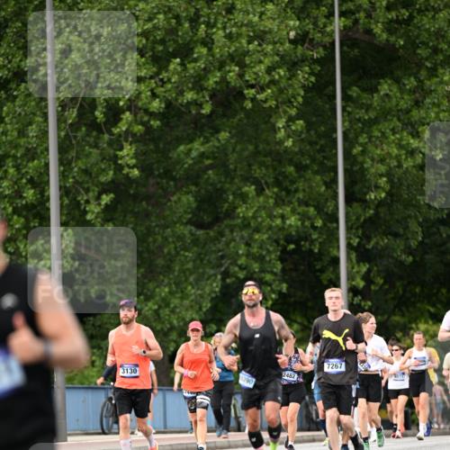 29.06.2025 - hella hamburg halbmarathon Dr. Thomas Lammeyer http://msf.ph/oto/8317425 29.06.2025 10:38:57 Kennedybrücke 2355, 2376, 2482, 2751, 2801, 3130, 3420, 4884, 5453, 6105, 6171, 6310, 6329, 7299, 8021, 8369, 8589, 8965, 9164, 9248, 9379, 9448, 10606, 10674, 11245 meine-sportfotos.de