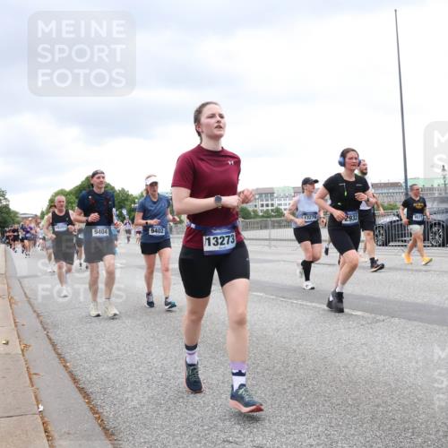 29.06.2025 - hella hamburg halbmarathon Lena Gebhardt http://msf.ph/oto/8317477 29.06.2025 10:57:02 Lombardsbrücke 18281, 9404, 9402, 13273, 413276, 2932, 9517, 1207, 2041, 2143, 2307, 2370, 2871, 2887, 2932, 2991, 3195, 3348, 3387, 3418, 3438, 3470, 3485, 3516, 3517, 3614, 3723, 3851, 4086, 4094, 4106, 4118, 4241, 4485, 4568, 4569, 4611, 4773, 4998, 5057, 5316, 5438, 5589, 5639, 5911, 5944, 6053, 6284, 6348, 6349, 6832, 6981, 7381, 7416, 7417, 7592, 7787, 7964, 8039, 8150, 8197, 8224, 8546, 8552, 8679, 8851, 8853, 8939, 8943, 9110, 9172, 9210, 9298, 9299, 9910, 10571 meine-sportfotos.de