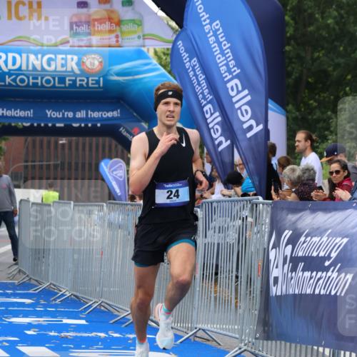 29.06.2025 - hella hamburg halbmarathon Strokosch-Dieckow http://msf.ph/oto/8317479 29.06.2025 10:05:59 Ziel 24 meine-sportfotos.de