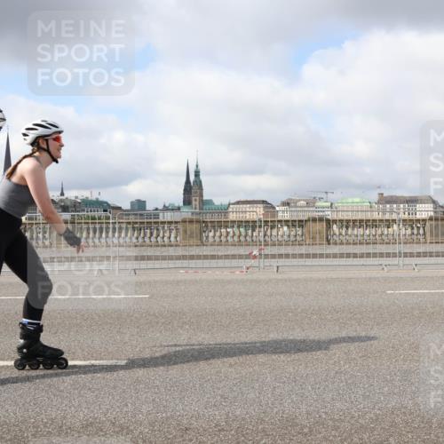 29.06.2025 - hella hamburg halbmarathon Lena Gebhardt http://msf.ph/oto/8317498 29.06.2025 09:07:37 Lombardsbrücke 287 meine-sportfotos.de