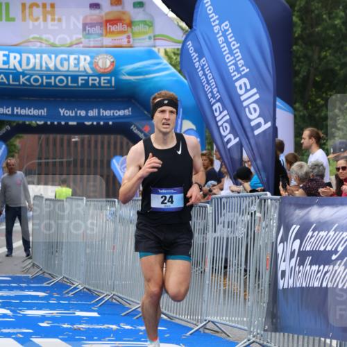 29.06.2025 - hella hamburg halbmarathon Strokosch-Dieckow http://msf.ph/oto/8317513 29.06.2025 10:05:58 Ziel 24 meine-sportfotos.de