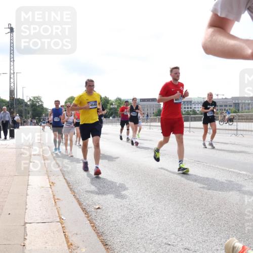 29.06.2025 - hella hamburg halbmarathon Lena Gebhardt http://msf.ph/oto/8317526 29.06.2025 10:12:38 Lombardsbrücke 5150, 5598, 4540, 897, 1249, 1020, 1051, 1249, 1610, 1785, 1850, 1851, 1939, 2531, 2661, 2891, 2963, 2964, 3182, 3248, 3262, 3746, 4453, 4499, 4554, 5150, 5166, 5176, 5597, 5598, 6207, 6822, 6871, 6966, 7014, 7474, 7907, 8917, 8971, 9253, 9254, 9405, 9705, 10067, 10581, 10685, 11025, 11509, 11720, 12456, 13566, 13816, 14313, 14540, 14863, 14868, 14869, 15012, 15369, 16323, 16379, 16473, 16826, 16911, 17061, 17994, 18178, 18429, 18493, 18530 meine-sportfotos.de