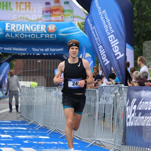 29.06.2025 - hella hamburg halbmarathon Strokosch-Dieckow http://msf.ph/oto/8317541 29.06.2025 10:05:58 Ziel 24 meine-sportfotos.de