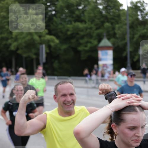29.06.2025 - hella hamburg halbmarathon Jannik Wohlers http://msf.ph/oto/8317543 29.06.2025 10:39:01 Lombardsbrücke 1856, 1883, 2092, 2843, 3275, 3353, 3727, 4523, 4603, 4609, 4659, 4855, 4882, 6321, 6342, 6343, 6719, 6726, 6748, 7341, 7501, 7506, 7524, 7684, 8203, 8243, 8995, 9393, 9420, 9569, 9698, 9777, 10512, 10516, 10626, 10627, 10849, 10888, 11129, 11313, 11381, 11382, 11461, 11533, 11729, 12150, 12217, 12391, 12680, 13178, 13461, 13495, 13519, 14111, 14114, 14299, 14871, 14956, 15112, 15262, 15433, 15494, 15536, 15765, 16178, 16382, 16866, 16869, 16884, 17368, 17536, 17666 meine-sportfotos.de