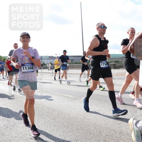 29.06.2025 - hella hamburg halbmarathon Lena Gebhardt http://msf.ph/oto/8317573 29.06.2025 10:00:01 Lombardsbrücke 147, 6174, 11366, 15431, 17160, 6, 1006, 1125, 1180, 1239, 1264, 1334, 1834, 1914, 1955, 2099, 2159, 2348, 2364, 2391, 2432, 2447, 2582, 2584, 2676, 2677, 2730, 2910, 3177, 3181, 3279, 3668, 3836, 3898, 4013, 4231, 4426, 4632, 4772, 4796, 4837, 5015, 5134, 5272, 5277, 5341, 5728, 6082, 6104, 6174, 6201, 6202, 6462, 6581, 6587, 8330, 8520, 8846, 9142, 9488, 9907, 9984, 10031, 11039, 11568, 11844 meine-sportfotos.de