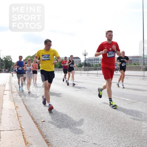 29.06.2025 - hella hamburg halbmarathon Lena Gebhardt http://msf.ph/oto/8317632 29.06.2025 10:12:39 Lombardsbrücke 5150, 5598, 14540, 8971, 1249, 1020, 1051, 1249, 1610, 1785, 1850, 1851, 1939, 2531, 2661, 2891, 2963, 2964, 3182, 3248, 3262, 3746, 4453, 4499, 4532, 4554, 5150, 5166, 5176, 5597, 5598, 6207, 6822, 6871, 6966, 7014, 7474, 7907, 8917, 8971, 9253, 9254, 9405, 9705, 10067, 10581, 10685, 11025, 11509, 11720, 12456, 13566, 13816, 14313, 14540, 14863, 14868, 14869, 15012, 15369, 15531, 16323, 16379, 16473, 16826, 16911, 17061, 17994, 18178, 18493, 18530 meine-sportfotos.de