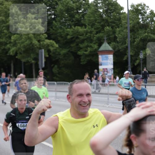 29.06.2025 - hella hamburg halbmarathon Jannik Wohlers http://msf.ph/oto/8317644 29.06.2025 10:39:02 Lombardsbrücke 1856, 1883, 2092, 2578, 2843, 3275, 3353, 3727, 4523, 4603, 4609, 4659, 4855, 4882, 6321, 6342, 6343, 6719, 6726, 6748, 7341, 7501, 7524, 7684, 8203, 8243, 8995, 9393, 9420, 9569, 9698, 9777, 10512, 10626, 10627, 10849, 10888, 11129, 11313, 11381, 11382, 11461, 11533, 11729, 12150, 12217, 12391, 12680, 13178, 13461, 13495, 13519, 14111, 14114, 14299, 14871, 14956, 15112, 15433, 15494, 15536, 15765, 16178, 16382, 16866, 16869, 16884, 17368, 17379, 17536, 17666 meine-sportfotos.de