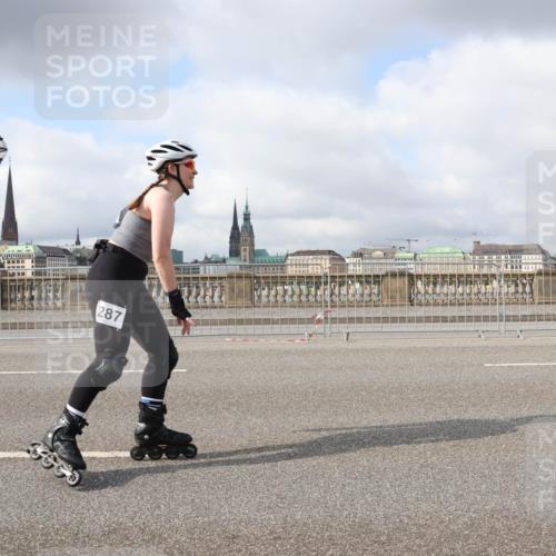 29.06.2025 - hella hamburg halbmarathon Lena Gebhardt http://msf.ph/oto/8317664 29.06.2025 09:07:38 Lombardsbrücke 287 meine-sportfotos.de