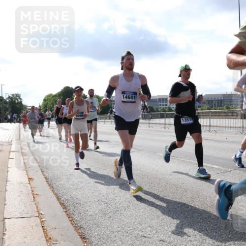 29.06.2025 - hella hamburg halbmarathon Lena Gebhardt http://msf.ph/oto/8317682 29.06.2025 09:47:46 Lombardsbrücke 1696, 13581, 14601, 13514, 21, 1002, 1164, 1217, 1562, 1910, 2121, 2196, 2228, 2296, 2404, 2774, 2851, 3783, 4246, 4602, 5092, 5923, 5961, 6473, 6915, 7972, 8084, 8362, 8366, 8395, 8901, 9171, 9178, 9944, 10384, 10900, 10968, 11019, 11559, 11745, 11806, 12137, 12462, 12704, 12751, 12865, 13029, 13419, 13514, 13798, 13854, 14387, 14459, 14601, 14934, 14952, 15261, 15415, 15965, 16123, 16964, 17154, 18419 meine-sportfotos.de