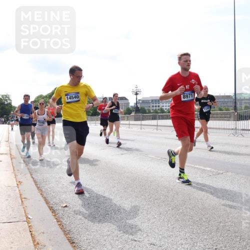 29.06.2025 - hella hamburg halbmarathon Lena Gebhardt http://msf.ph/oto/8317683 29.06.2025 10:12:39 Lombardsbrücke 5150, 5598, 14540, 8971, 1249, 1020, 1051, 1249, 1610, 1785, 1850, 1851, 1939, 2531, 2661, 2891, 2963, 2964, 3182, 3248, 3262, 3746, 4453, 4499, 4532, 4554, 5150, 5166, 5176, 5597, 5598, 6207, 6822, 6871, 6966, 7014, 7474, 7907, 8917, 8971, 9253, 9254, 9405, 9705, 10067, 10581, 10685, 11025, 11509, 11720, 12456, 13566, 13816, 14313, 14540, 14863, 14868, 14869, 15012, 15369, 15531, 16323, 16379, 16473, 16826, 16911, 17061, 17994, 18178, 18493, 18530 meine-sportfotos.de