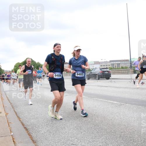 29.06.2025 - hella hamburg halbmarathon Lena Gebhardt http://msf.ph/oto/8317707 29.06.2025 10:57:03 Lombardsbrücke 3281, 9402, 9404, 3276, 1207, 2041, 2370, 2871, 2887, 2932, 2991, 3195, 3348, 3387, 3418, 3438, 3470, 3485, 3516, 3517, 3614, 3723, 3851, 4086, 4094, 4106, 4118, 4241, 4485, 4568, 4569, 4611, 4998, 5057, 5316, 5589, 5639, 5911, 5944, 6053, 6284, 6348, 6349, 6832, 6981, 7381, 7416, 7417, 7592, 7787, 7964, 8039, 8150, 8197, 8224, 8546, 8552, 8679, 8851, 8853, 8939, 8943, 9110, 9172, 9210, 9298, 9299, 9910, 10571 meine-sportfotos.de