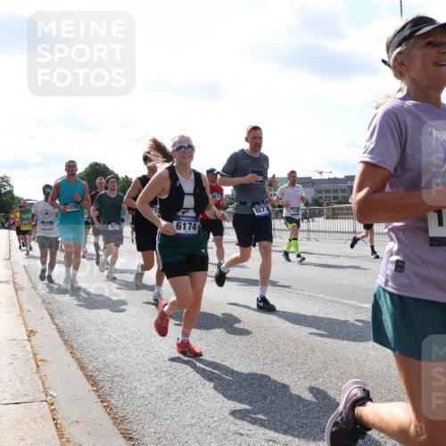29.06.2025 - hella hamburg halbmarathon Lena Gebhardt http://msf.ph/oto/8317725 29.06.2025 10:00:01 Lombardsbrücke 18112, 4785, 4231, 6174, 9611, 8573, 1136, 1006, 1125, 1180, 1239, 1264, 1334, 1834, 1914, 1955, 2099, 2159, 2348, 2364, 2391, 2432, 2447, 2582, 2584, 2676, 2677, 2730, 2910, 3177, 3181, 3279, 3668, 3836, 3898, 4013, 4231, 4426, 4632, 4772, 4796, 4837, 5015, 5134, 5272, 5277, 5341, 5728, 6082, 6104, 6174, 6201, 6202, 6462, 6581, 6587, 8330, 8520, 8846, 9142, 9488, 9907, 9984, 10031, 11039, 11568, 11844 meine-sportfotos.de