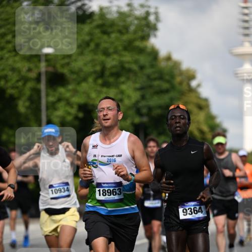 29.06.2025 - hella hamburg halbmarathon Dr. Thomas Lammeyer http://msf.ph/oto/8317778 29.06.2025 09:55:16 Kennedybrücke 1312, 1570, 1903, 1920, 1941, 2653, 2880, 3437, 3523, 4297, 4991, 4999, 5014, 5129, 5410, 5987, 6490, 6770, 7092, 7105, 7363, 7962, 8074, 8346, 8359, 8871, 8900, 9114, 9358, 9364, 9380, 10319, 10375, 10480, 10669, 11021, 11417 meine-sportfotos.de