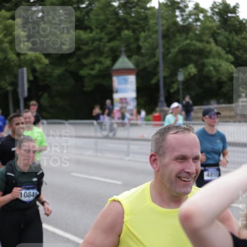 29.06.2025 - hella hamburg halbmarathon Jannik Wohlers http://msf.ph/oto/8317787 29.06.2025 10:39:02 Lombardsbrücke 1856, 1883, 2092, 2578, 2843, 3275, 3353, 3727, 4523, 4603, 4609, 4659, 4855, 4882, 6321, 6342, 6343, 6719, 6726, 6748, 7341, 7501, 7524, 7684, 8203, 8243, 8995, 9393, 9420, 9569, 9698, 9777, 10512, 10626, 10627, 10849, 10888, 11129, 11313, 11381, 11382, 11461, 11533, 11729, 12150, 12217, 12391, 12680, 13178, 13461, 13495, 13519, 14111, 14114, 14299, 14871, 14956, 15112, 15433, 15494, 15536, 15765, 16178, 16382, 16866, 16869, 16884, 17368, 17379, 17536, 17666 meine-sportfotos.de