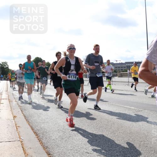 29.06.2025 - hella hamburg halbmarathon Lena Gebhardt http://msf.ph/oto/8317788 29.06.2025 10:00:01 Lombardsbrücke 14785, 4231, 6174, 8573, 1125, 1006, 1125, 1180, 1239, 1264, 1334, 1834, 1914, 1955, 2099, 2159, 2348, 2364, 2391, 2432, 2447, 2582, 2584, 2676, 2677, 2730, 2910, 3177, 3181, 3279, 3668, 3836, 3898, 4013, 4231, 4426, 4632, 4772, 4796, 4837, 5015, 5134, 5272, 5277, 5341, 5728, 6082, 6104, 6174, 6201, 6202, 6462, 6581, 6587, 8330, 8520, 8846, 9142, 9488, 9907, 9984, 10031, 11039, 11568, 11844 meine-sportfotos.de