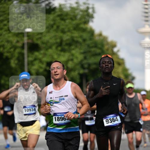 29.06.2025 - hella hamburg halbmarathon Dr. Thomas Lammeyer http://msf.ph/oto/8317790 29.06.2025 09:55:16 Kennedybrücke 1312, 1570, 1903, 1920, 1941, 2653, 2880, 3437, 3523, 4297, 4991, 4999, 5014, 5129, 5410, 5987, 6490, 6770, 7092, 7105, 7363, 7962, 8074, 8346, 8359, 8871, 8900, 9114, 9358, 9364, 9380, 10319, 10375, 10480, 10669, 11021, 11417 meine-sportfotos.de