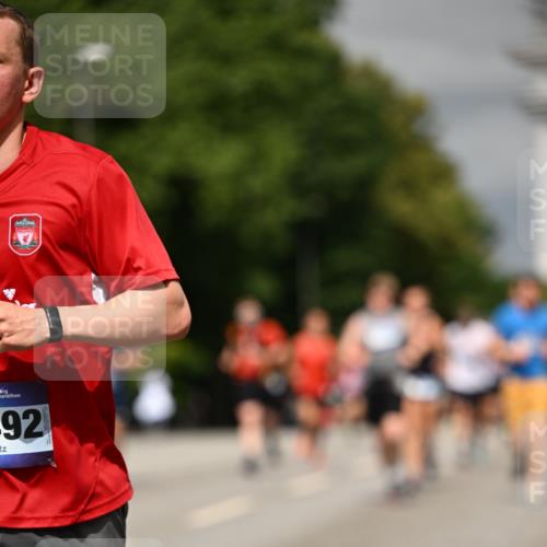 29.06.2025 - hella hamburg halbmarathon Dr. Thomas Lammeyer http://msf.ph/oto/8317810 29.06.2025 10:17:18 Kennedybrücke 1007, 1328, 1859, 2055, 2359, 2961, 2987, 3218, 3729, 4554, 4950, 5232, 5597, 5598, 6026, 7346, 7460, 8115, 8279, 8913, 9128, 9527, 10581 meine-sportfotos.de