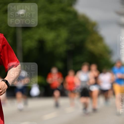 29.06.2025 - hella hamburg halbmarathon Dr. Thomas Lammeyer http://msf.ph/oto/8317820 29.06.2025 10:17:19 Kennedybrücke 1007, 1328, 1859, 2055, 2359, 2961, 2987, 3218, 3729, 4554, 4950, 5232, 5597, 5598, 6026, 7346, 7460, 8115, 8279, 8913, 9128, 9527, 10581 meine-sportfotos.de