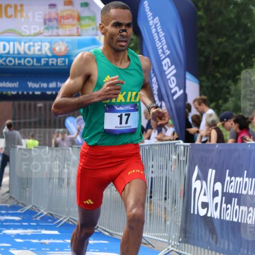 29.06.2025 - hella hamburg halbmarathon Strokosch-Dieckow http://msf.ph/oto/8317833 29.06.2025 10:05:26 Ziel 17 meine-sportfotos.de