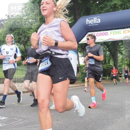 29.06.2025 - hella hamburg halbmarathon KatJ http://msf.ph/oto/8317854 29.06.2025 10:45:26 Zwischen KM18-KM19 2159, 4767, 7189 meine-sportfotos.de