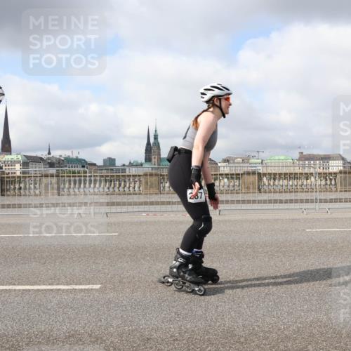 29.06.2025 - hella hamburg halbmarathon Lena Gebhardt http://msf.ph/oto/8317856 29.06.2025 09:07:38 Lombardsbrücke 287 meine-sportfotos.de