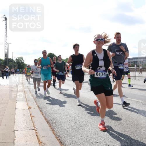 29.06.2025 - hella hamburg halbmarathon Lena Gebhardt http://msf.ph/oto/8317888 29.06.2025 10:00:02 Lombardsbrücke 18112, 14785, 17525, 6174, 8573, 1125, 15431, 1006, 1125, 1180, 1239, 1264, 1334, 1834, 1914, 1955, 2099, 2159, 2348, 2364, 2391, 2432, 2447, 2582, 2584, 2676, 2677, 2730, 2910, 3177, 3181, 3279, 3668, 3836, 3861, 3898, 4013, 4231, 4426, 4632, 4772, 4796, 4837, 5015, 5134, 5272, 5277, 5341, 5728, 6082, 6084, 6104, 6174, 6201, 6202, 6260, 6462, 6581, 6587, 8330, 8520, 8846, 9142, 9488, 9907, 9984, 10031, 11039, 11568, 11844 meine-sportfotos.de