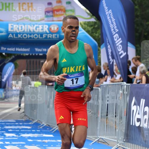 29.06.2025 - hella hamburg halbmarathon Strokosch-Dieckow http://msf.ph/oto/8317893 29.06.2025 10:05:26 Ziel 17 meine-sportfotos.de